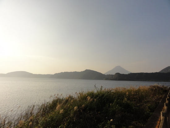 池田湖と開聞岳.JPG